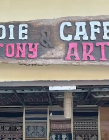 Cafe Foodie & Art Shop Waikabubak Sumba Barat