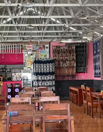Cafe Foodie & Art Shop Waikabubak Sumba Barat